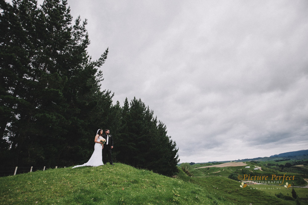 Nicki and Zane wonderful and fun Palmerston North wedding photography at Makoura Lodge 216 Nicki palmerston north wedding 0215