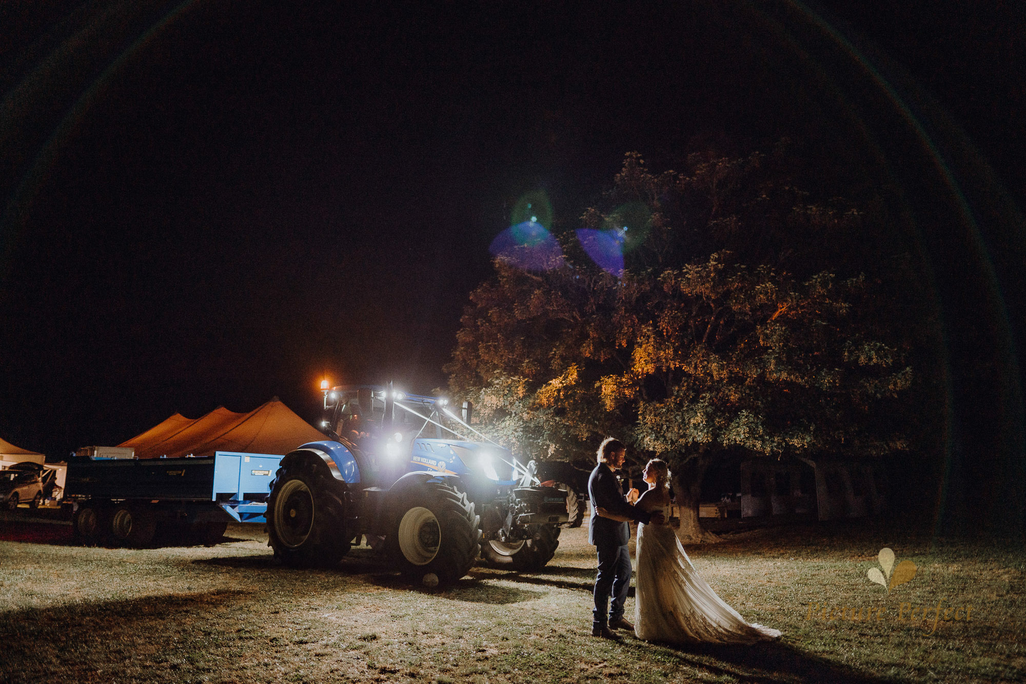 New Zealand photographer Binh capturing a farm wedding photography in Ohakune